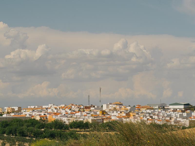 Vistas del municipio de Paradas desde su entorno natural