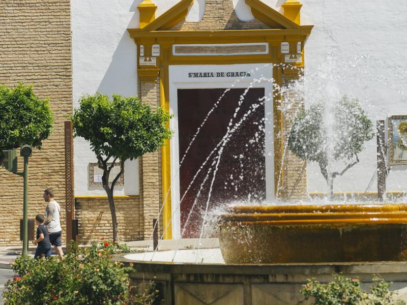 Camas. Puerta de la Iglesia Parroquial Santa María de Gracia