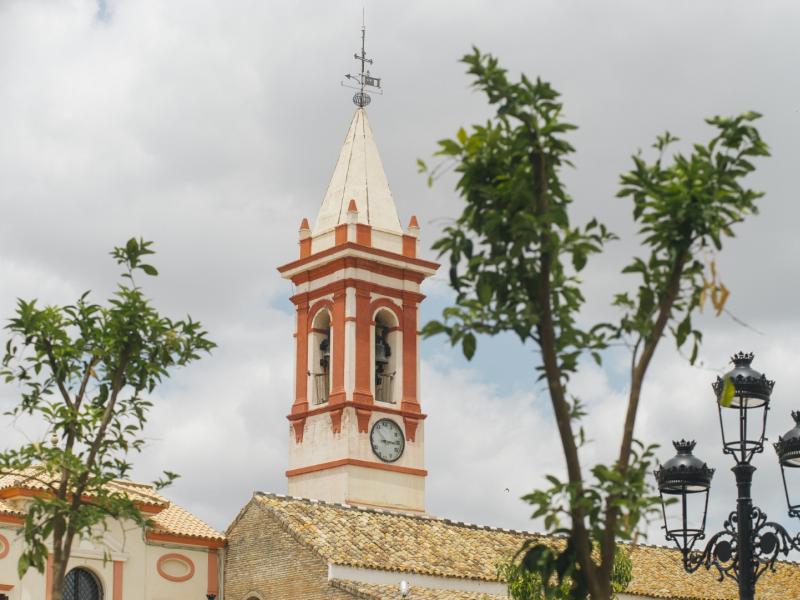 Campanario de la iglesia de Santiago ubicada en la plaza de su mismo nombre