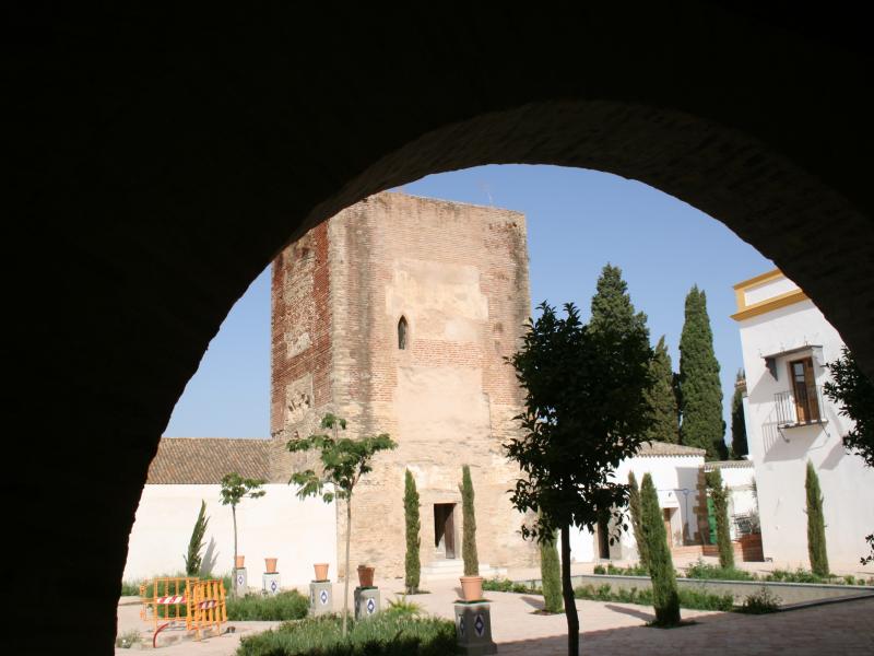 Espartinas. Torre Mocha de Loreto vista desde el patio del Convento