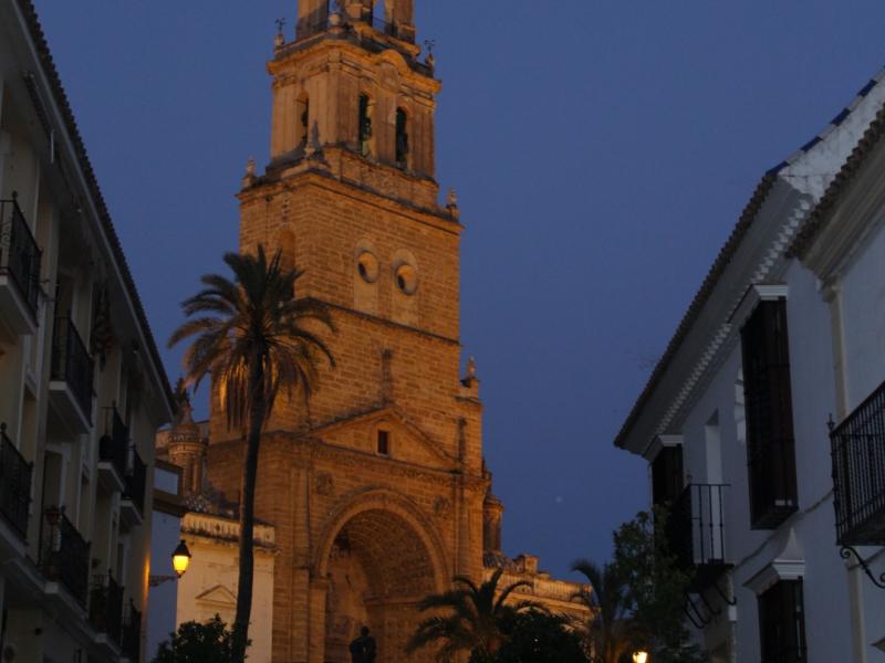 Utrera. Imagen nocturna de la Iglesia de Santa María de la Mesa