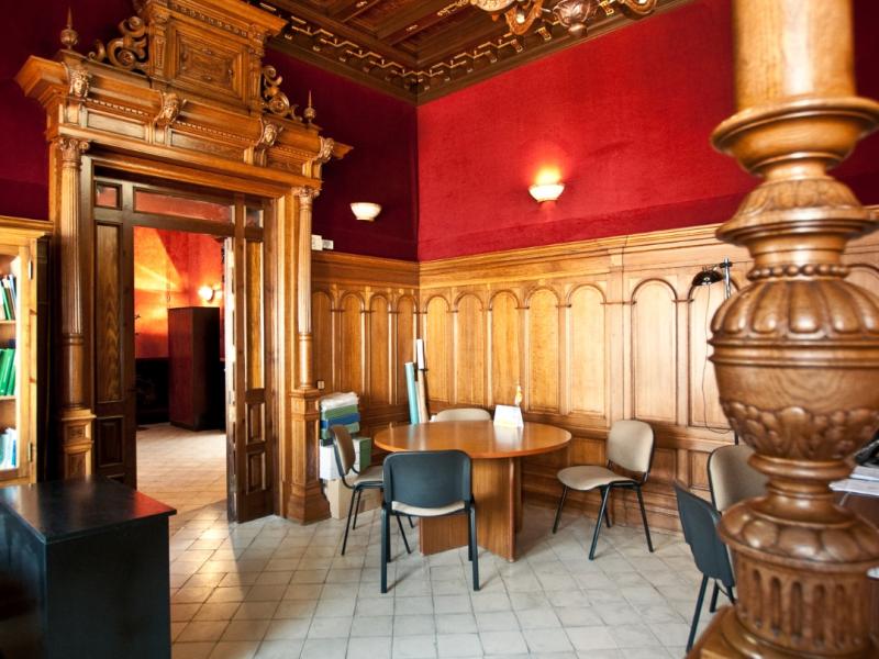 Utrera. Salón con artesonado de madera del interior del Palacio de Vistahermosa