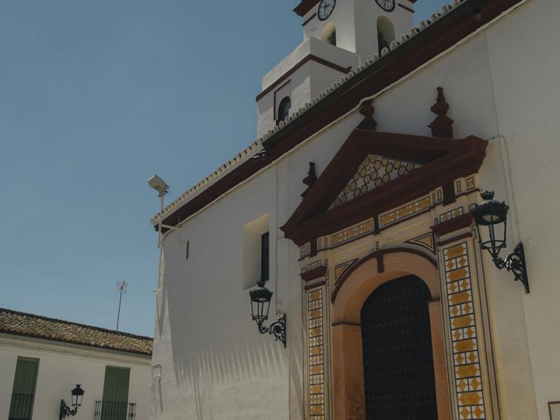 Villanueva del Ariscal. Puerta y torre de la Iglesia de Santa María de las Nieves