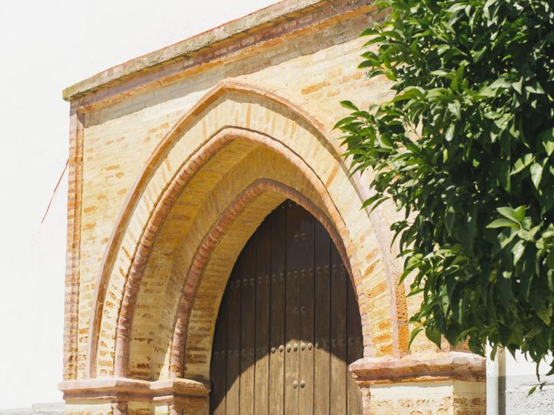 Brenes-Puerta gótico-mudejar de la Iglesia de la Purísima Concepción