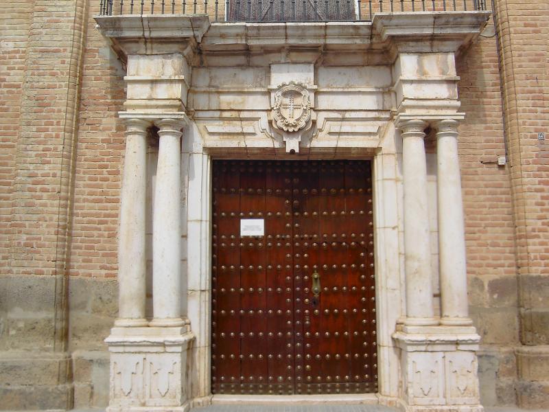 Lora del Río. Puerta de la Casa de las Columnas (Casa de la Virgen)