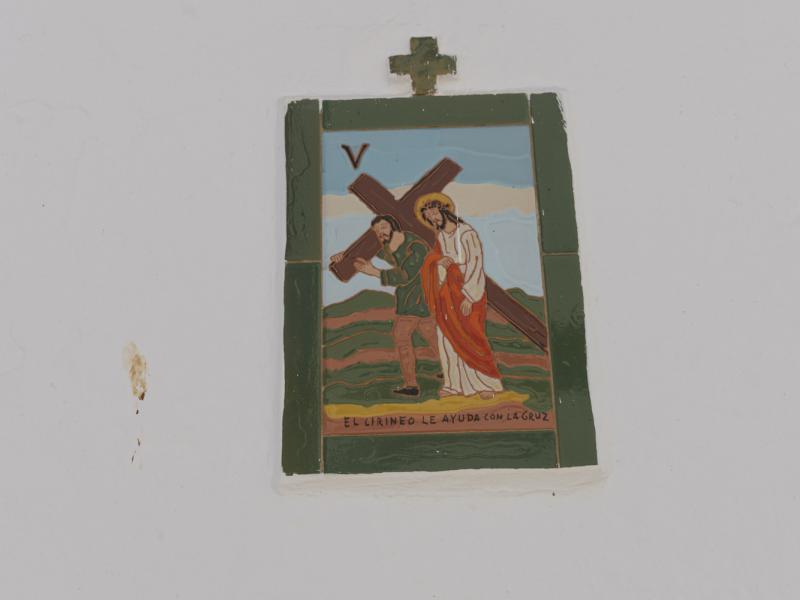 El Madroño. Azulejo de Cristo y cirineo
