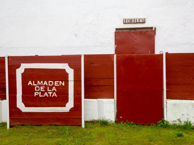 Almadén de la Plata. Plaza de toros