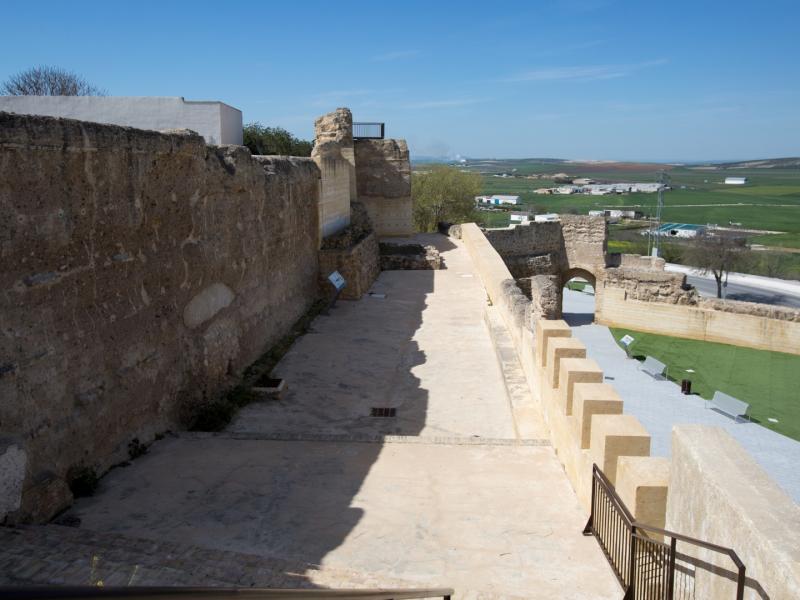 Ronda de la Alcazaba recinto amurallado