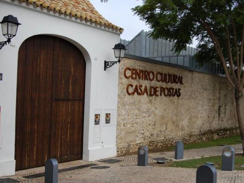 El Cuervo de Sevilla. Fachada de la Casa Postas