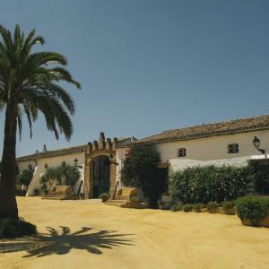 Villanueva del Ariscal. Entrada de las Bodegas Góngora