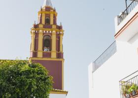 Los Palacios y Villafranca. Vista lateral de la torre del campanario de la Iglesia de Sta María la Blanca